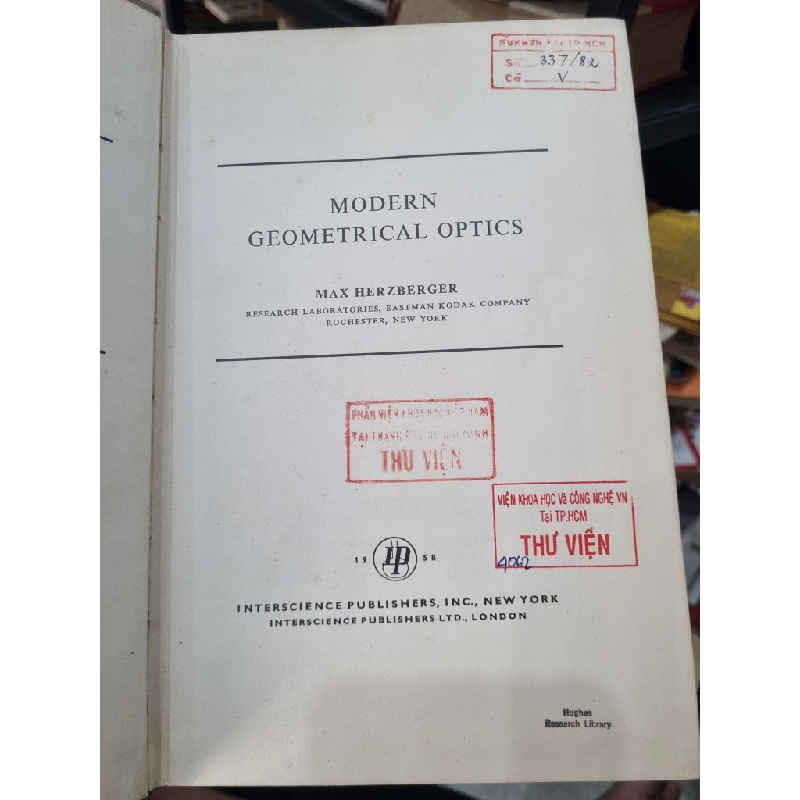 Modern Geometrical Optics - Max Herzberger (Pure and Applied Mathematics - Volume VIII) 448784