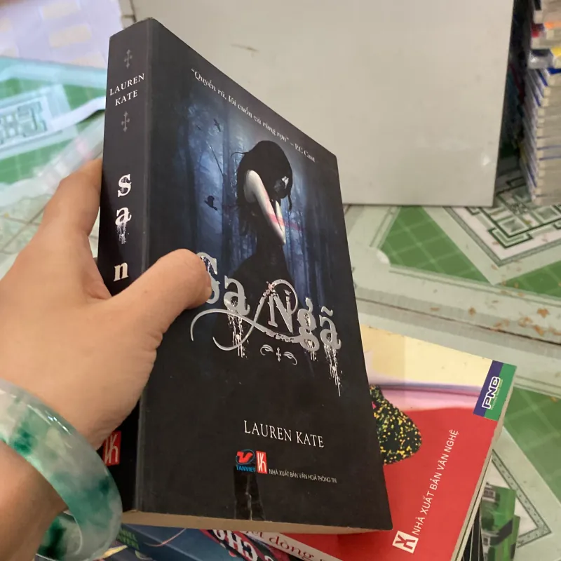 Sa Ngã của tác giả Lauren Kate 994255