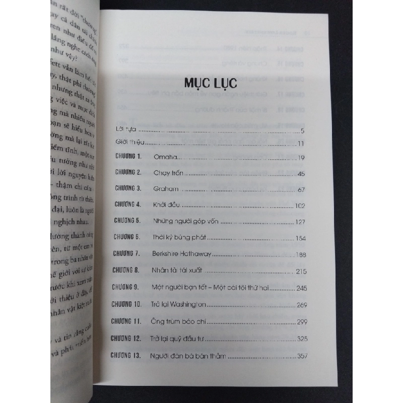 Warren Buffett - Quá trình hình thành một nhà Tư Bản Mỹ mới 90% bẩn nhẹ 2020 HCM1410 Roger Lowenstein KỸ NĂNG 303971