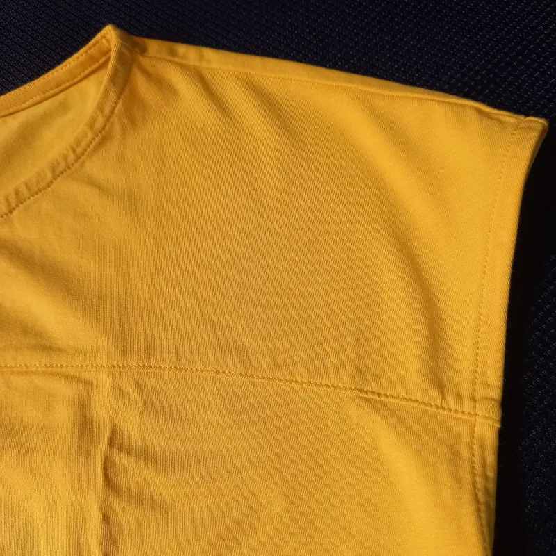 Áo phông dáng croptop size M, màu đỏ màu kem màu vàng sản phẩm đã Mặc Một Lần 1021188