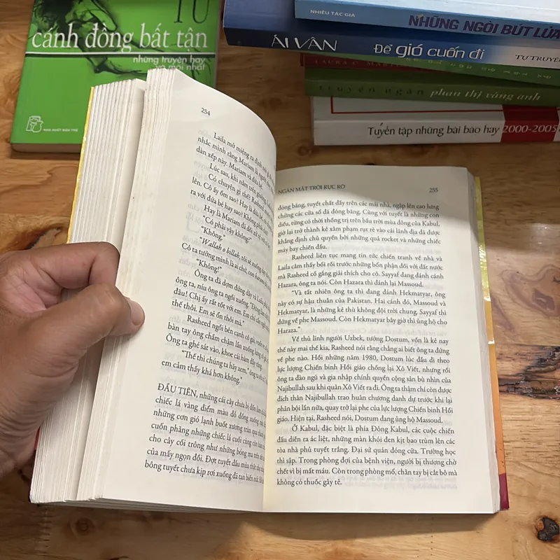 II Tiểu Thuyết Lịch Sử: Ngàn Mặt Trời Rực Rỡ - KHALED HOSSEINI - 2018 699417