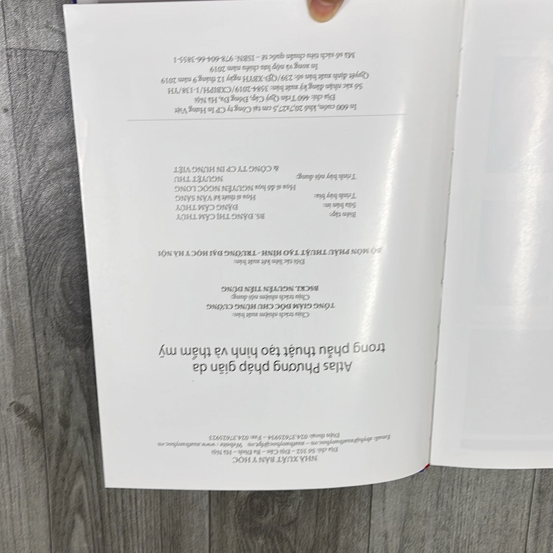 Atlas phương pháp giãn da trong phẫu thuật tạo hình và thẩm mỹ. 8a2 539067