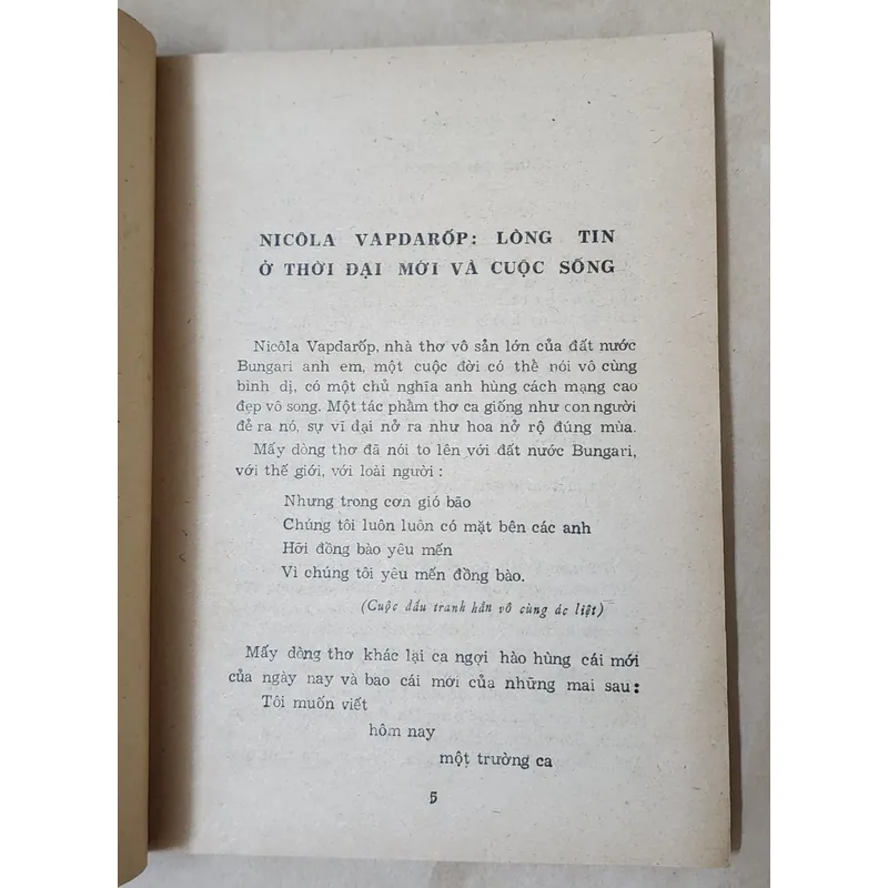Tuyển thơ Nicola Vapzarov, nhà thơ vô sản lớn của Bulgaria 715549
