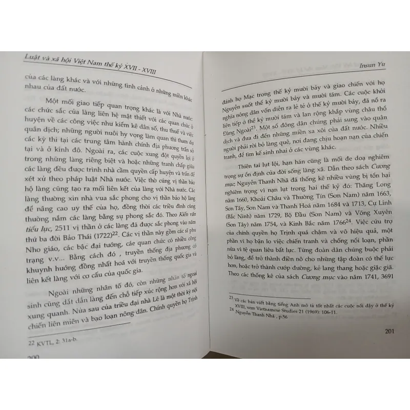 LUẬT VÀ XÃ HỘI VIỆT NAM THẾ KỶ XVII - XVIII - INSUN YU 720475