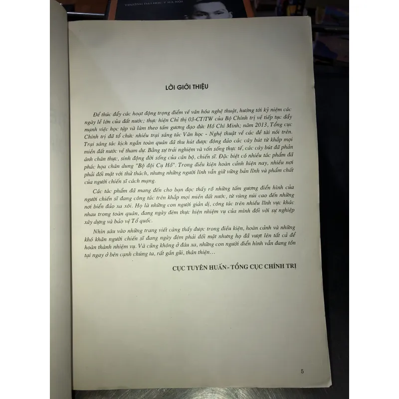 Tiếp bước quân hành - Tập kịch bản sân khấu và ca khúc quần chúng 734776