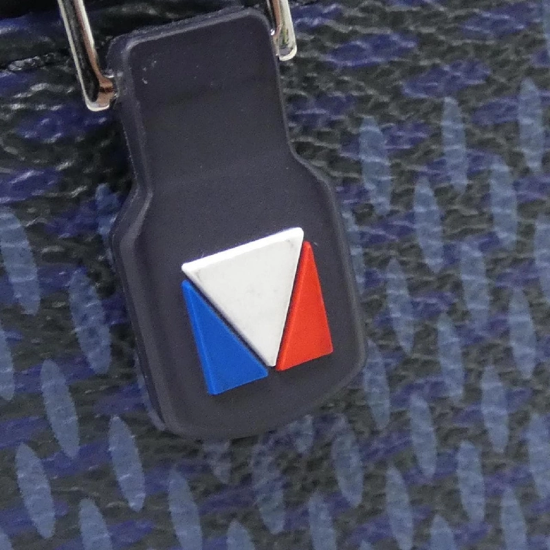 Túi đeo vai Louis Vuitton Damier Cobalt Latitude (Cúp Mỹ) District MM N44004 612300