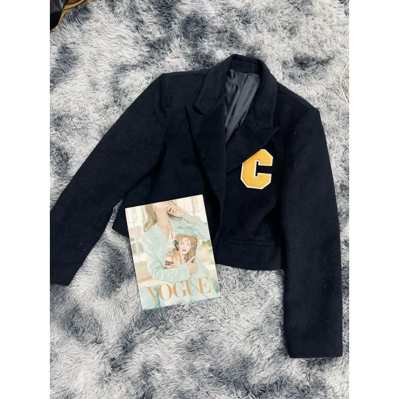 Vest dạ thêu chữ 656248