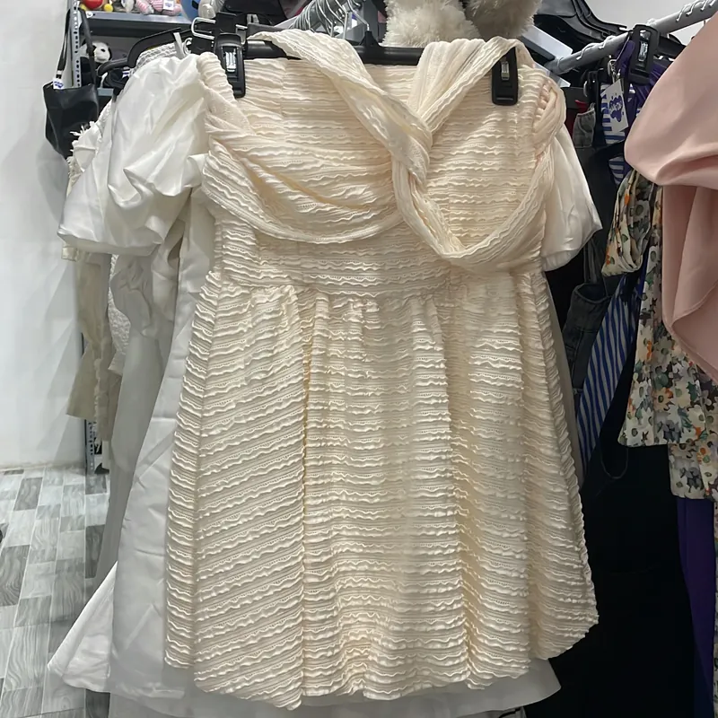 Đầm màu be kem 736493