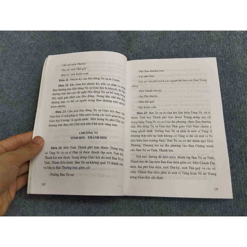 TẬP VĂN BẢN VỀ TỔ CHỨC VÀ ĐƯỜNG HƯỚNG HÀNH ĐẠO CỦA CÁC TÔN GIÁO TẠI VIỆT NAM 495394