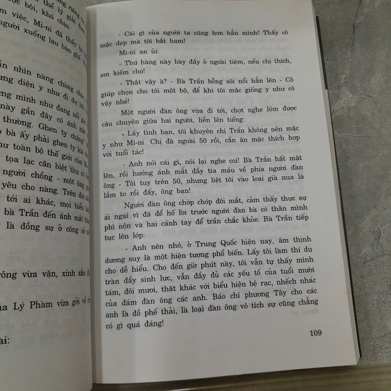 ĐÈN LỒNG ĐỎ TREO CAO CAO - HOÀI VŨ DỊCH 469801