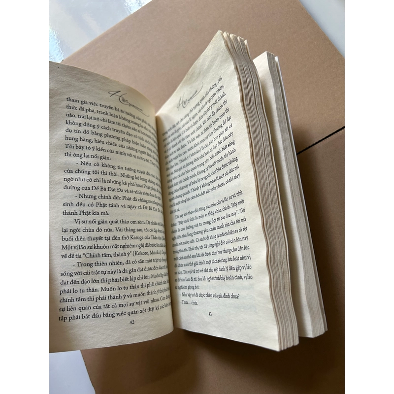 Hoa trôi trên sóng nước (sách ướt) 547060