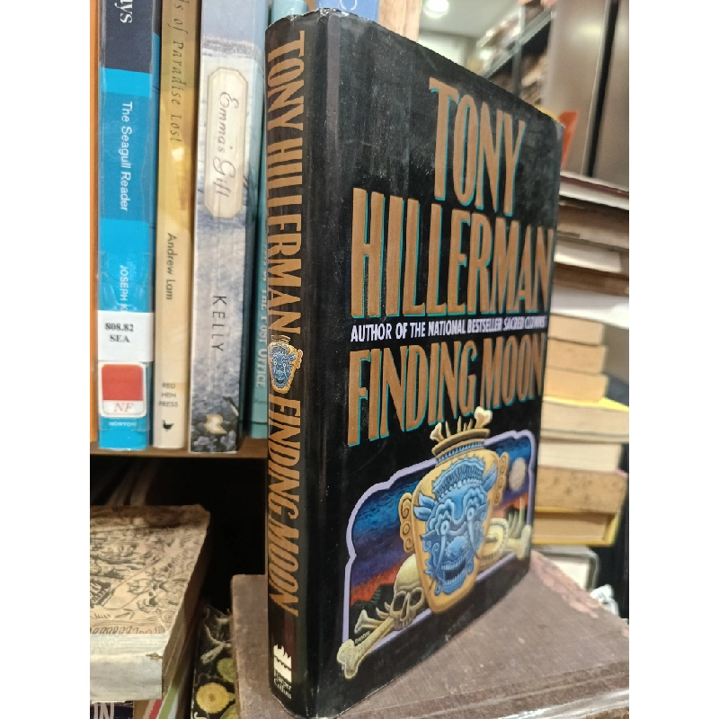 Fiding Moon - Tony Hillerman 448990