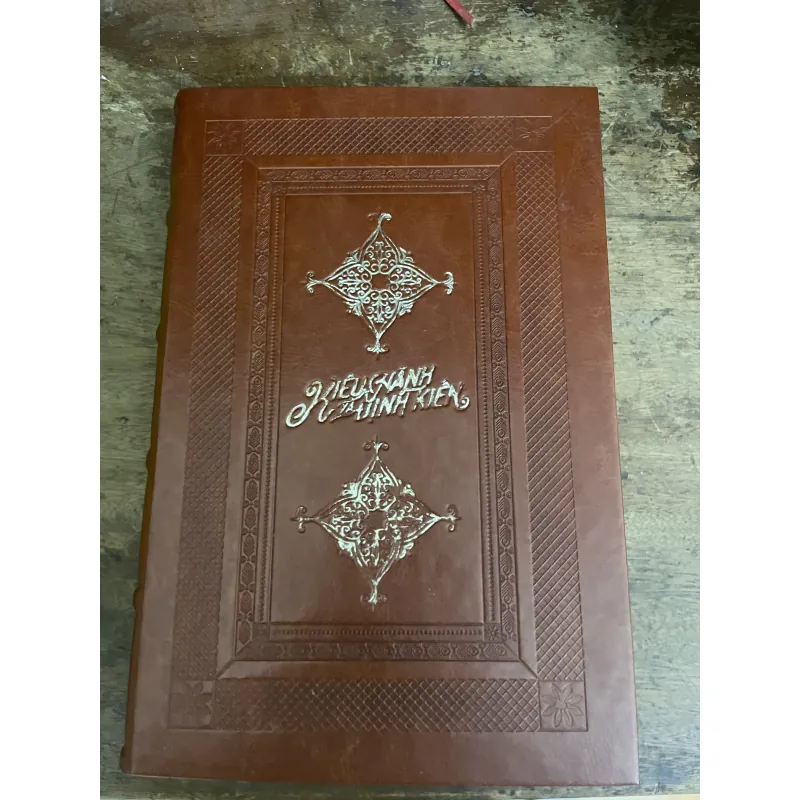 Kiêu hãnh và định kiến - sách decor bìa giả da 799643