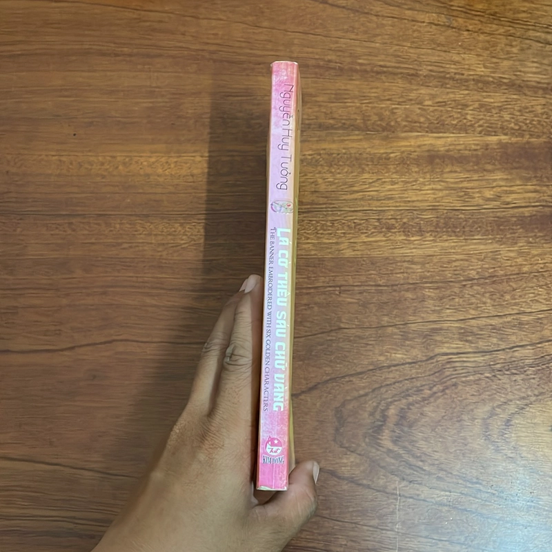II Sách Lịch Sử: Lá Cờ Thêu Sáu Chữ Vàng (Song Ngữ Anh Việt) - Nguyễn Huy Tưởng - 2009 496191