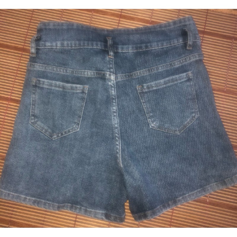 Quần đùi jeans size M 16474