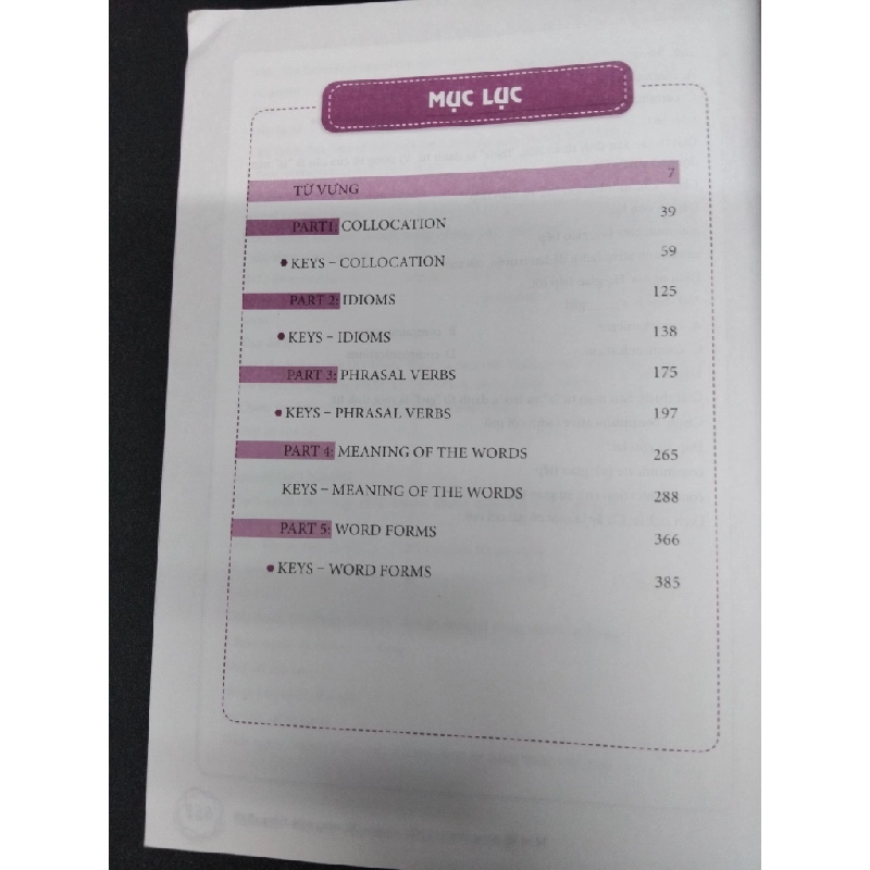Rèn kỹ năng làm bài trắc nghiệm từ vựng môn tiếng anh mới 80% ố móp góc nhẹ HCM1906 Vũ Thị Mai Hương SÁCH HỌC NGOẠI NGỮ 340547