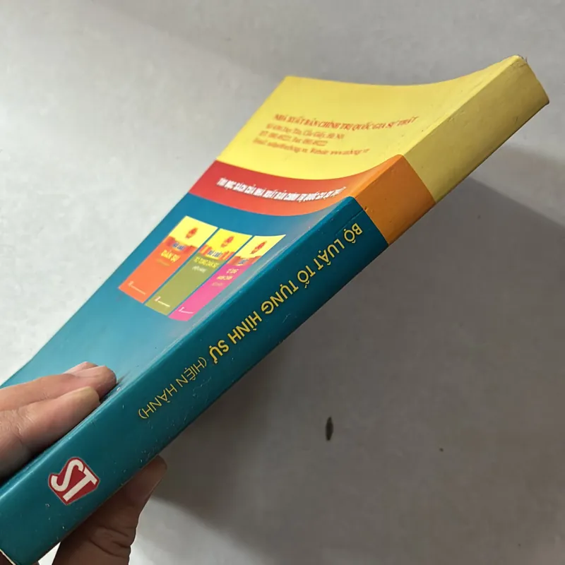 Bộ luật tố tụng dân sự và hình sự (2 cuốn) 727892