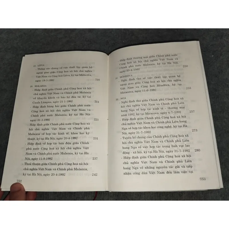 NIÊN GIÁM CÁC ĐIỀU ƯỚC QUỐC TẾ NƯỚC CỘNG HOÀ XÃ HỘI CHỦ NGHĨA VIỆT NAM KÝ NĂM 1992 701100