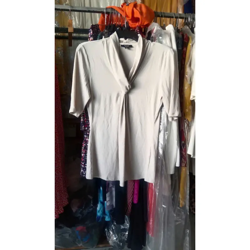 Áo thun Premise Studio size M 996555