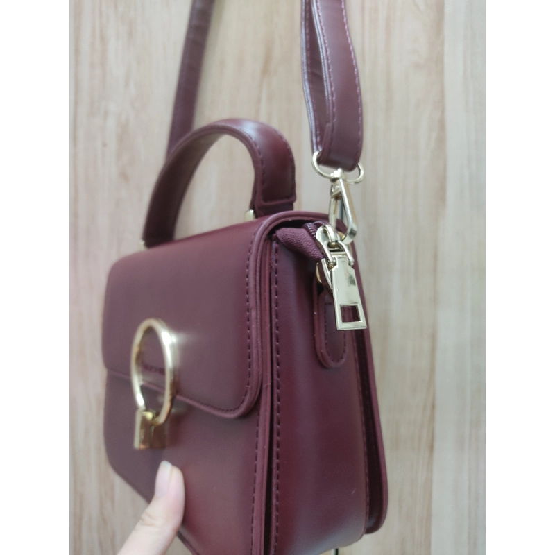 Túi sách CK đỏ rượu mới 80% 503641