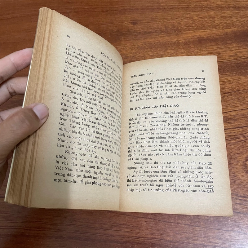 [Sách Xưa] - II Tựa sách: Đức Phật Giữa Chúng Ta - Trần Ngọc Ninh - Lá Bối - 1972 494168