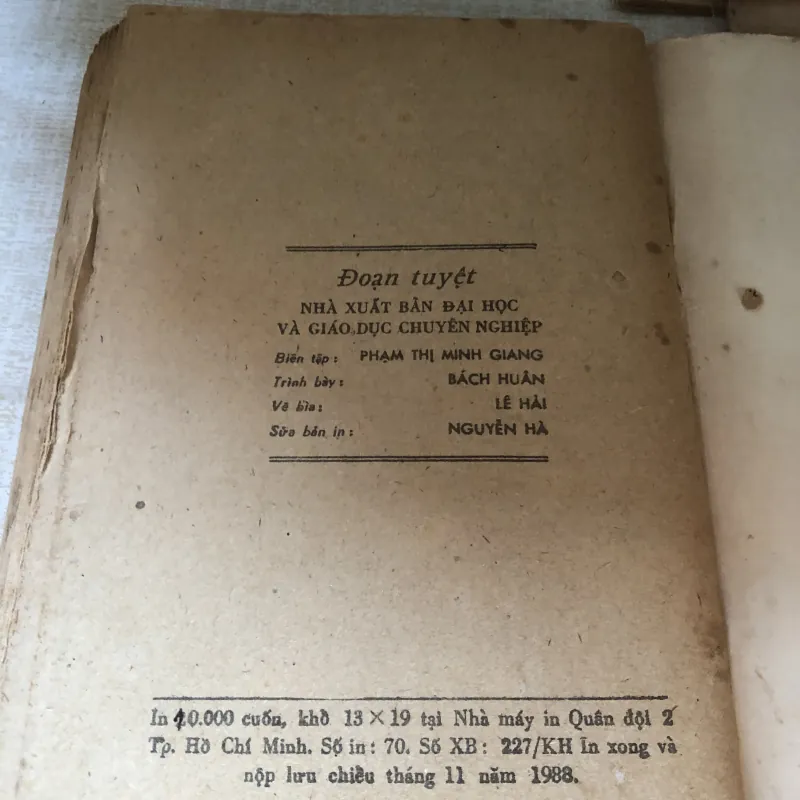 Tiểu thuyết Đoạn tuyệt-Nhất Linh trong lực lượng văn đoàn 960301