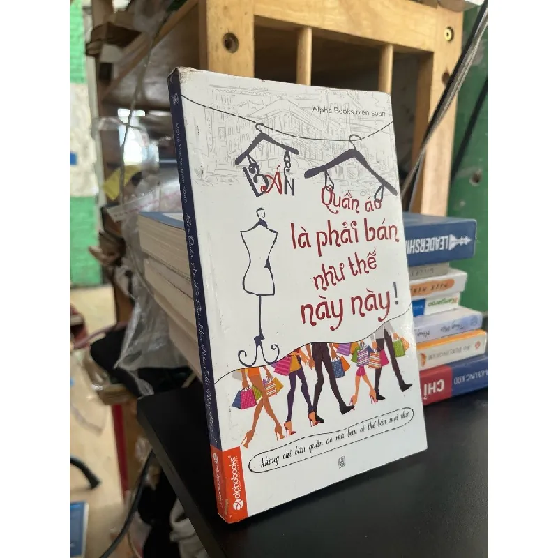 Bán Quần Áo Là Phải Bán Như Thế Này - Alpha Books biên soạn 122011