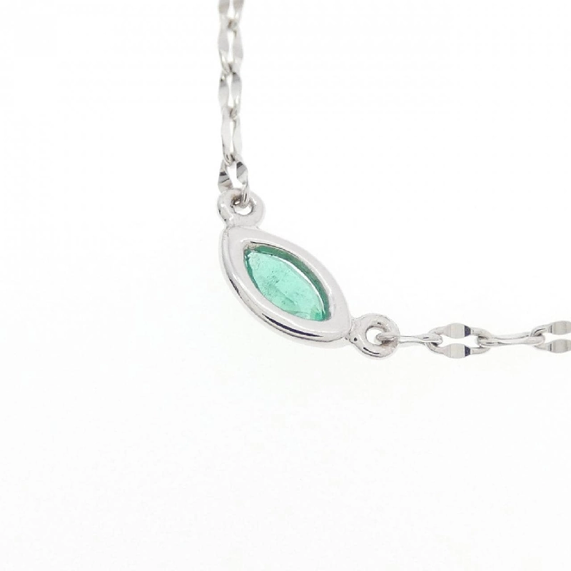 K18WG Dây chuyền ngọc lục bảo 0.05CT - Hàng hiệu Chính hãng 858001