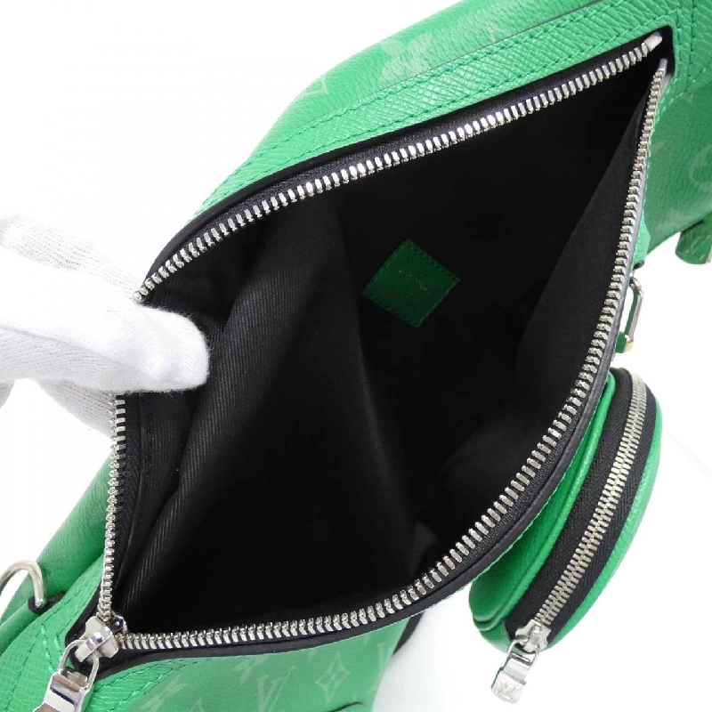 Túi đeo chéo Louis Vuitton Taiga Lama Duo M31000 614559