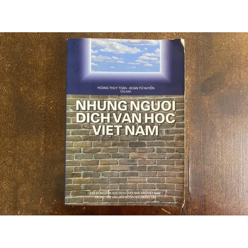 Những người dịch Văn học Việt Nam- công ty sách Đông Tây 1019486