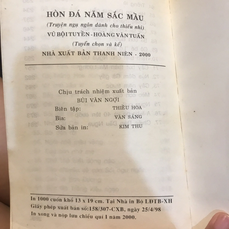 HÒN ĐÁ NĂM SẮC MÀU 479213