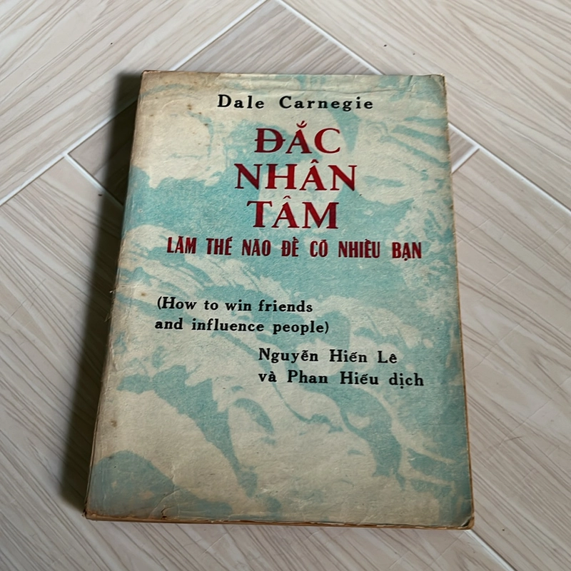 Sách “Đắc nhân tâm-làm thế nào để có nhiều bạn” 497317