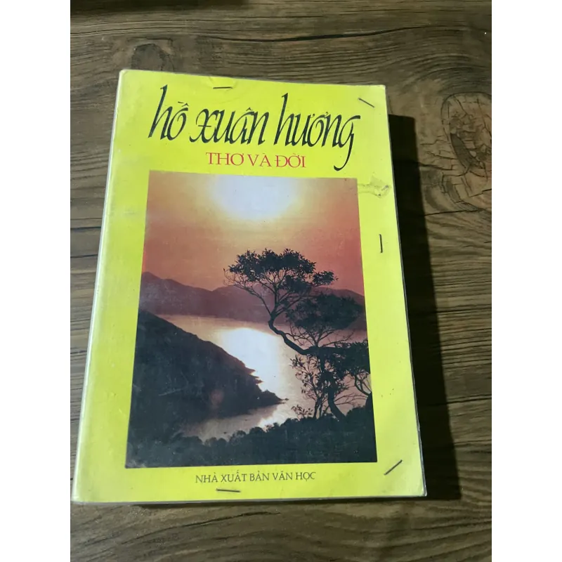 HỒ XUÂN HƯƠNG - THƠ VÀ ĐỜI 592096