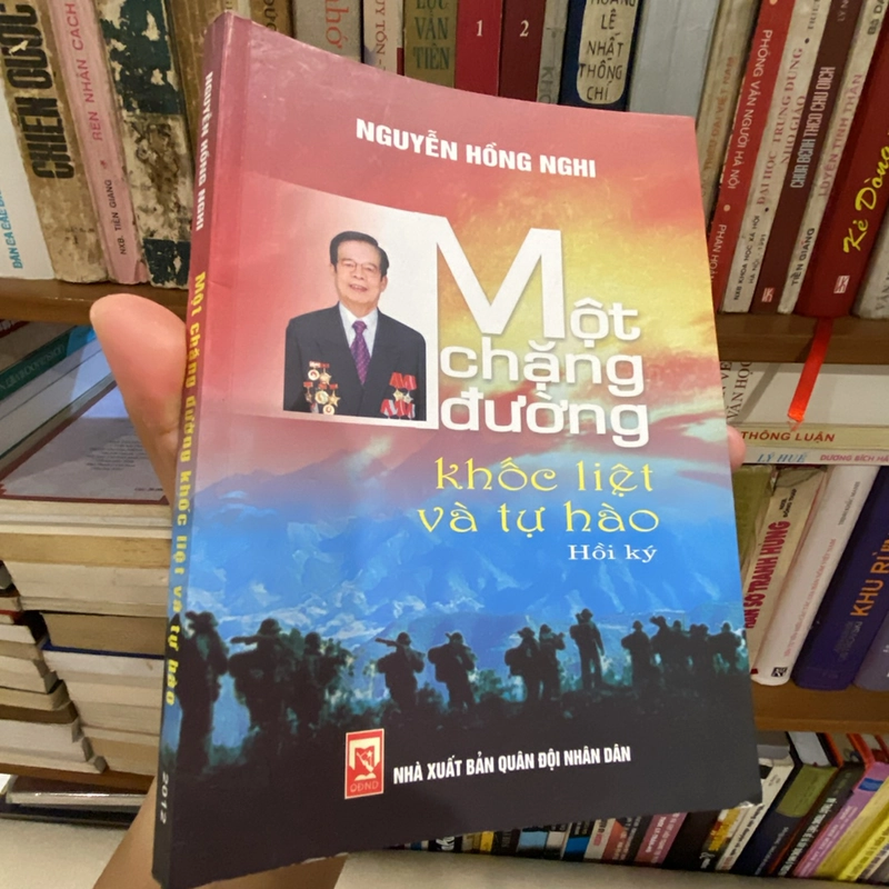 MỘT CHẶNG ĐƯỜNG KHỐC LIỆT VÀ TỰ HÀO (Hồi ký) - bản in có chữ ký của tác giả 455117