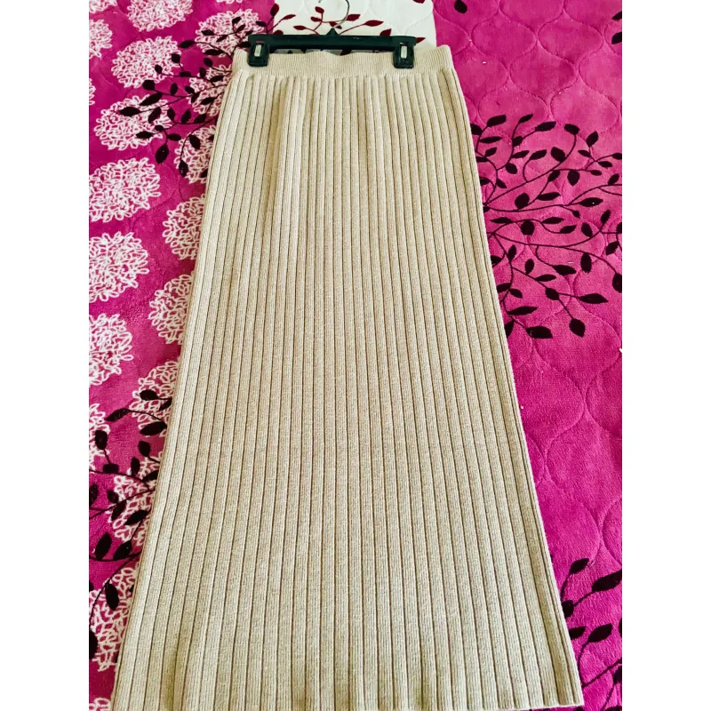 Chân váy len màu be dáng dài phong cách nữ tính 734236