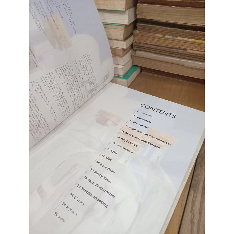 Make your own make-up - Maxine Nelson 1026892