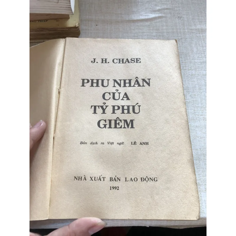 Phu nhân của tỷ phú 993447
