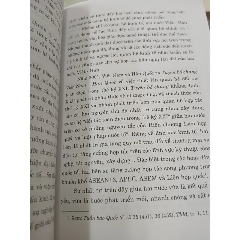 TIẾP CẬN LỊCH SỬ THẾ GIỚI VÀ LỊCH SỬ VIỆT NAM - HOÀNG VĂN HIỂN 731592