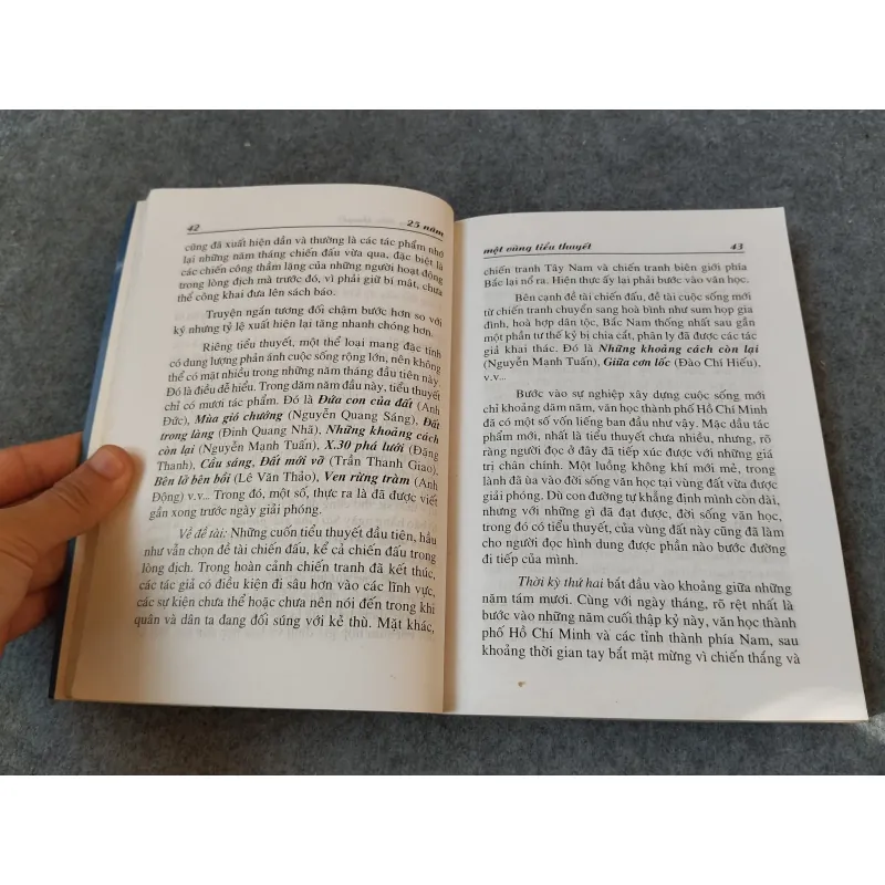 25 NĂM MỘT VÙNG TIỂU THUYẾT 717956