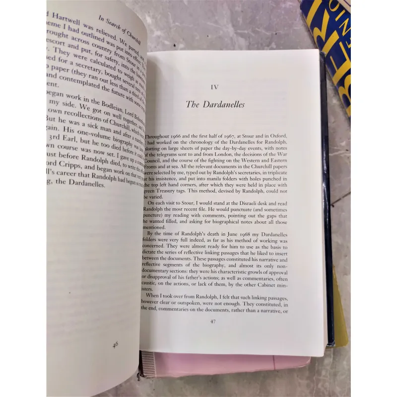 Sách ngoại văn - In Search of Churchill: A Historian's Journey - Gilbert Martin 687547