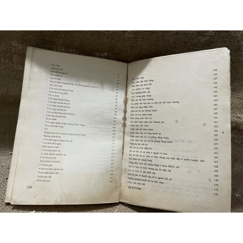 Xử trí cấp cứu nội khoa -G.S VŨ VĂN ĐÍNH P.T.S NGUYỄN THỊ DỤ 800198