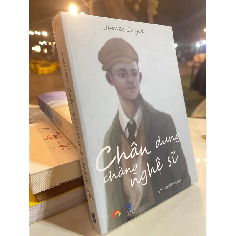 CHÂN DUNG CHÀNG NGHỆ SĨ - JAMES JOYCE 1001536