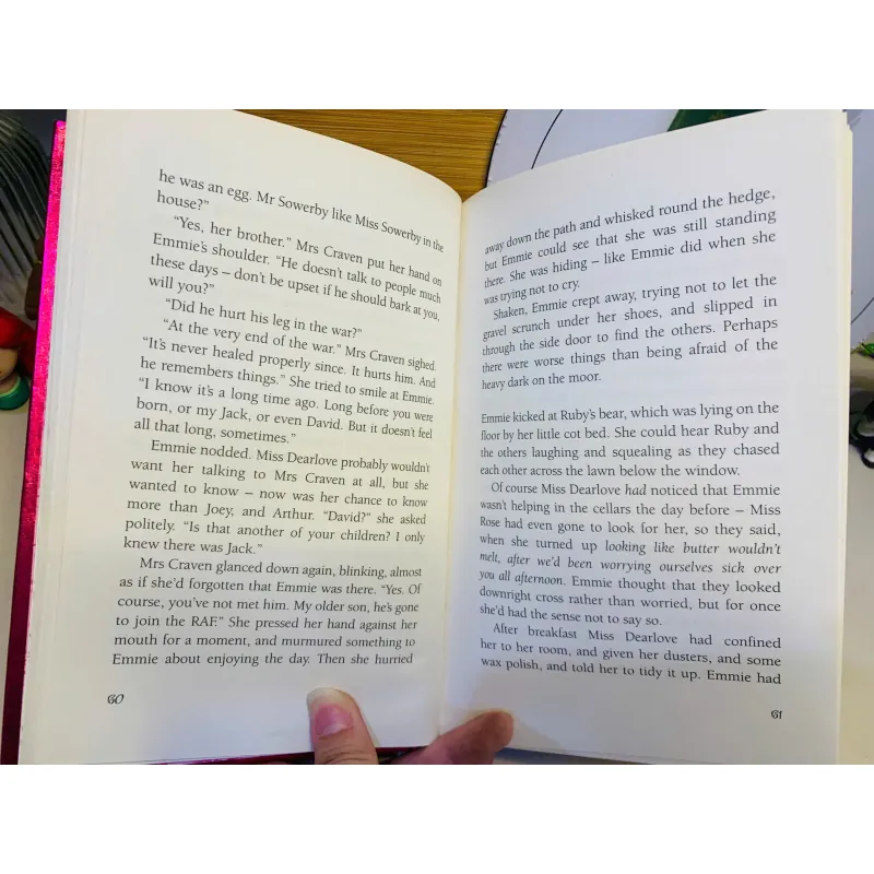 [Sách tiếng Anh 2hand] Like new 90% -  Return to the Secret Garden – Holly Webb 958424