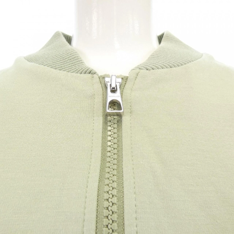 Moncler MONCLER 10938G00037 Áo khoác 627603