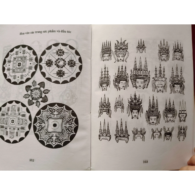 HOA VĂN TRANG TRÍ CÁC NƯỚC ĐÔNG TÂY - 1996 - 1999 trang LỊCH SỬ - CHÍNH TRỊ - TRIẾT HỌC ANTQ0709 919560