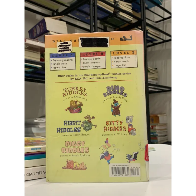 Dial Easy-to-Read: Stinky Riddles – Katy Hall & Lisa Eisenberg 559694