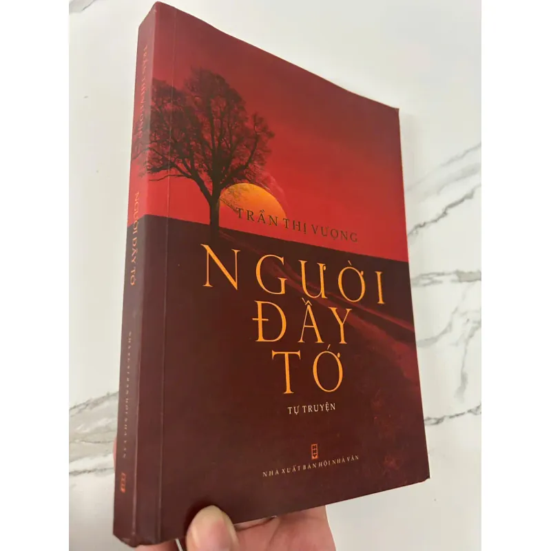 NGƯỜI ĐẦY TỚ - Trần Thị Vượng - Tự truyện / Văn học đương đại 699493