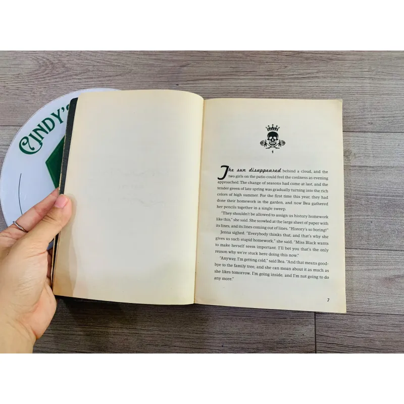 [Sách 2hand từ US] Like new 90% - The Princess Plot -Kirsten Boie 999651