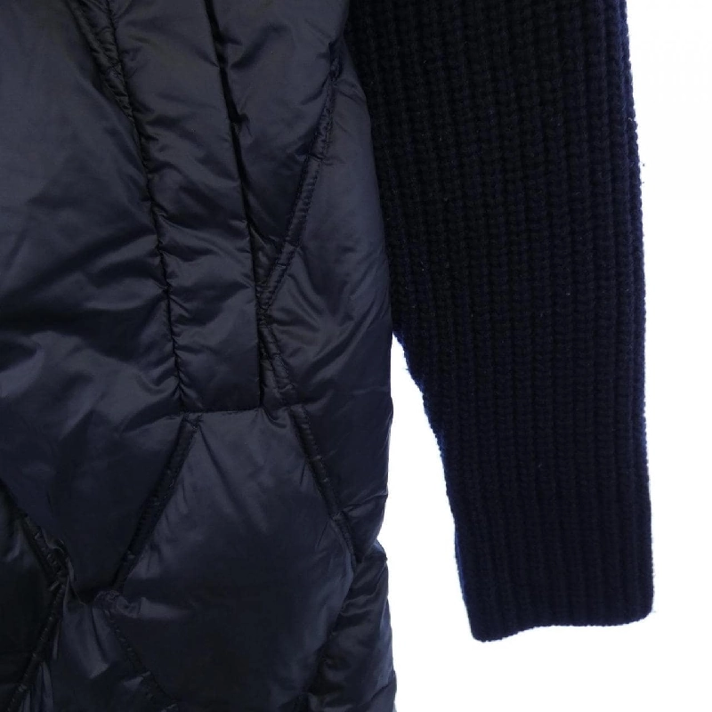 Moncler MONCLER F20939B51800 Áo khoác lông 628156