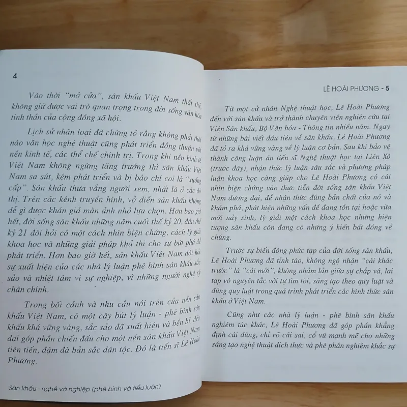 Sân Khấu Nghề & Nghiệp (Phê Bình & Tiểu Luận) - TS Lê Hoài Phương 780723